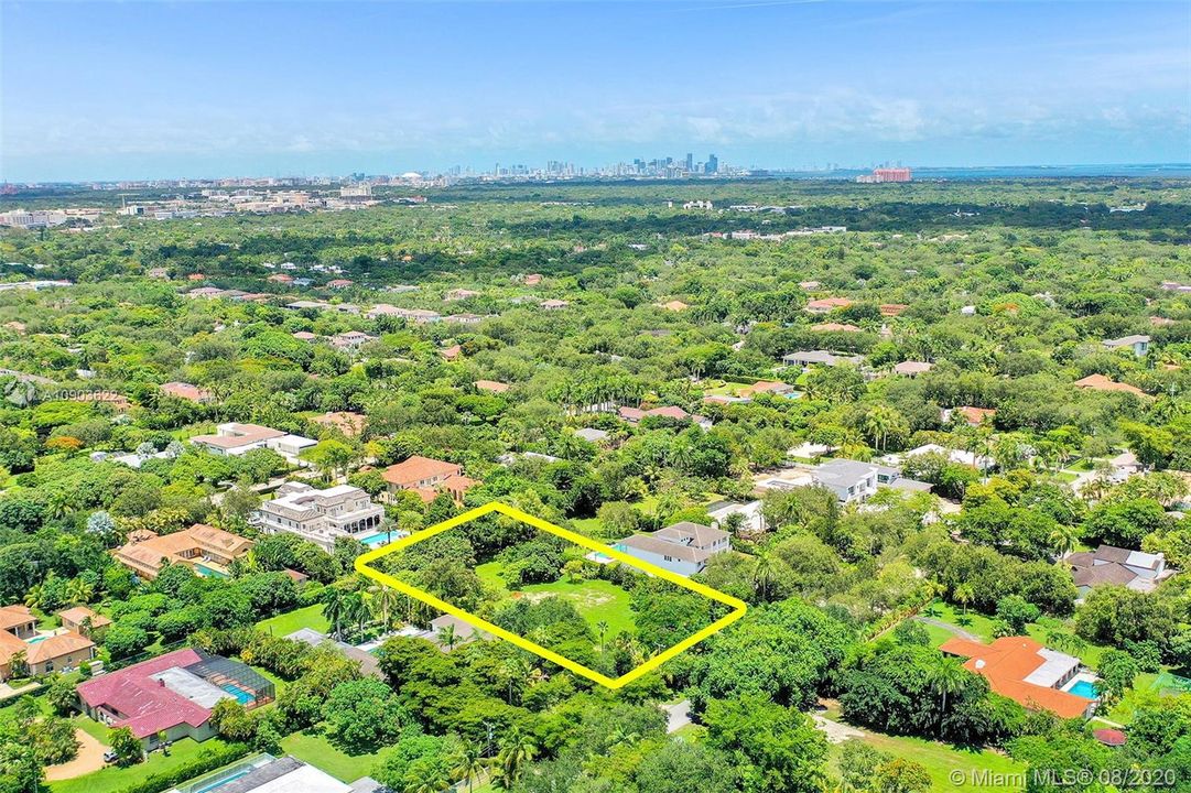 Недавно продано: $1,595,000 (0.89 acres)