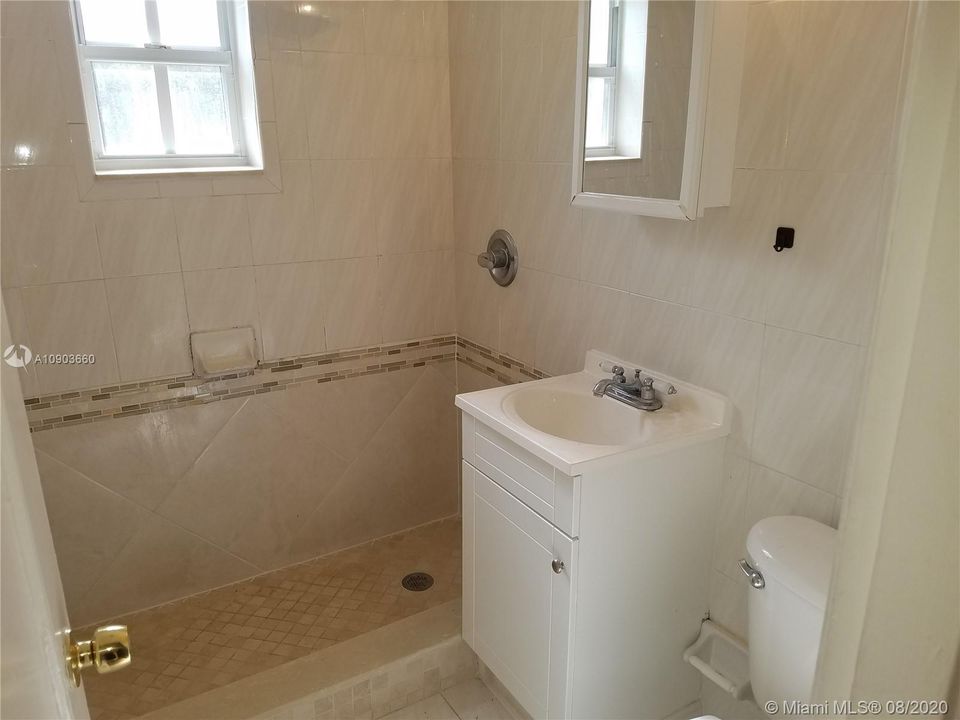 Recientemente alquilado: $2,000 (3 camas, 1 baños, 960 Pies cuadrados)