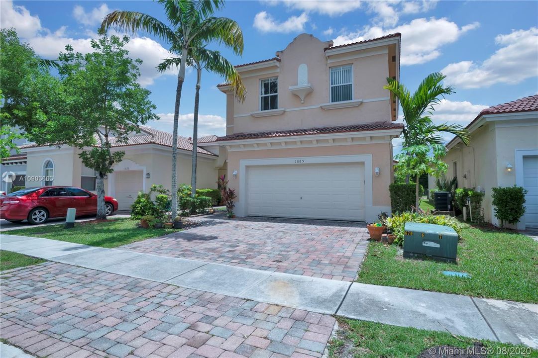 Recently Sold: $300,000 (5 beds, 3 baths, 2063 Square Feet)