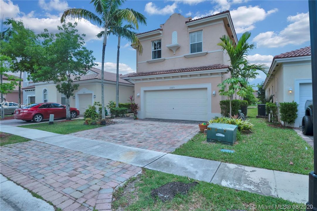 Recently Sold: $300,000 (5 beds, 3 baths, 2063 Square Feet)