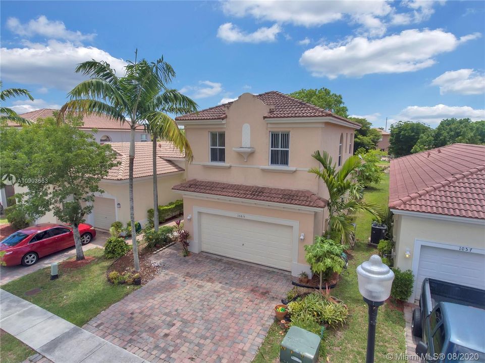 Recently Sold: $300,000 (5 beds, 3 baths, 2063 Square Feet)