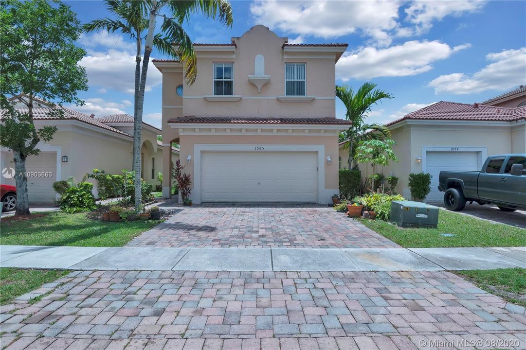 Recently Sold: $300,000 (5 beds, 3 baths, 2063 Square Feet)