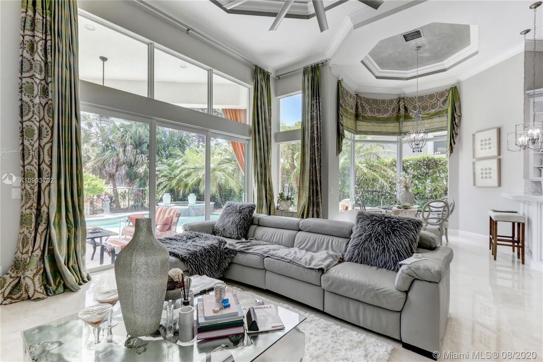 Vendido Recientemente: $1,649,000 (4 camas, 5 baños, 4465 Pies cuadrados)