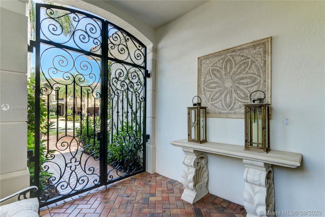 Vendido Recientemente: $1,649,000 (4 camas, 5 baños, 4465 Pies cuadrados)