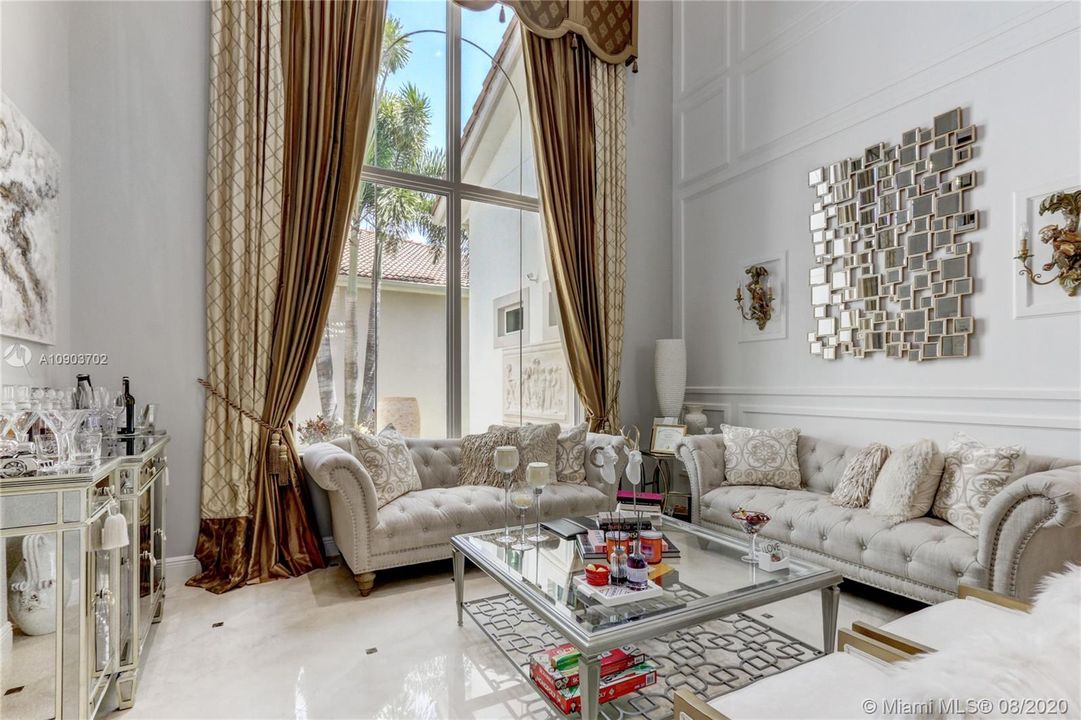 Vendido Recientemente: $1,649,000 (4 camas, 5 baños, 4465 Pies cuadrados)