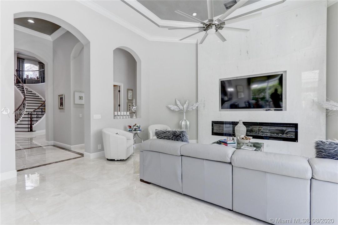 Vendido Recientemente: $1,649,000 (4 camas, 5 baños, 4465 Pies cuadrados)