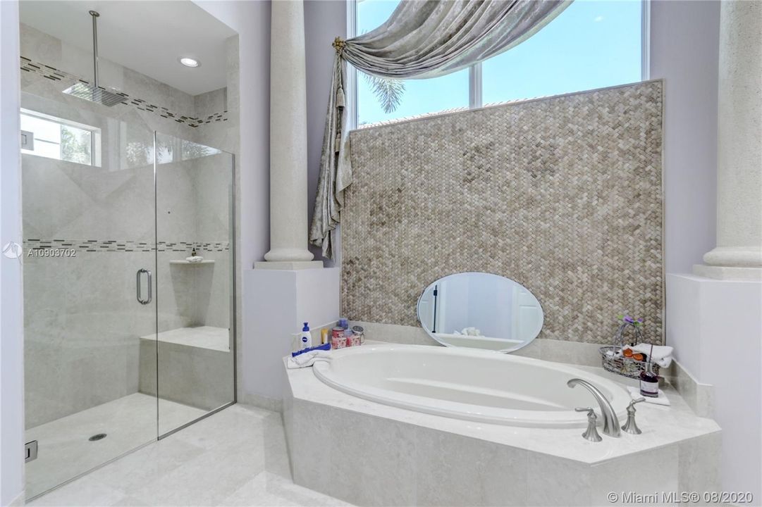 Vendido Recientemente: $1,649,000 (4 camas, 5 baños, 4465 Pies cuadrados)