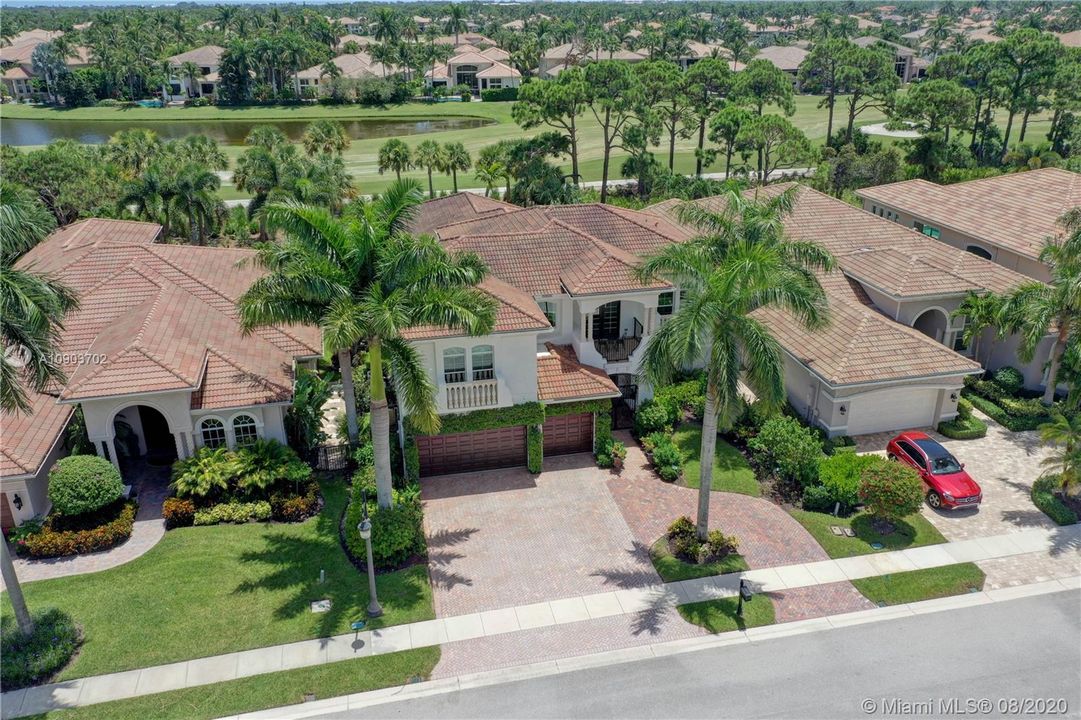 Vendido Recientemente: $1,649,000 (4 camas, 5 baños, 4465 Pies cuadrados)