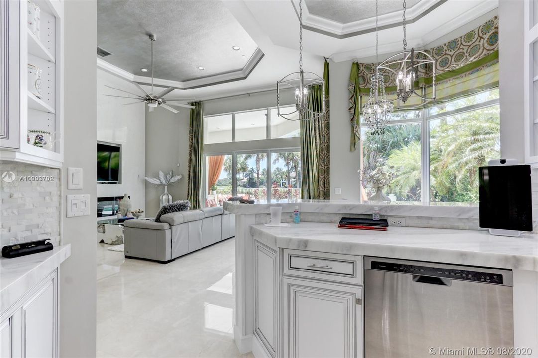 Vendido Recientemente: $1,649,000 (4 camas, 5 baños, 4465 Pies cuadrados)
