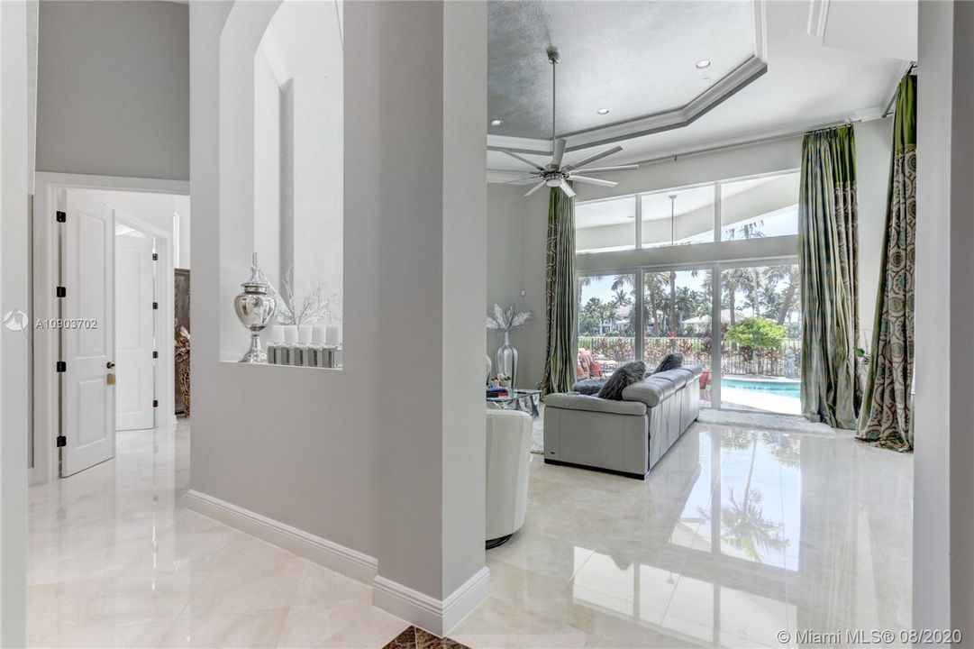 Vendido Recientemente: $1,649,000 (4 camas, 5 baños, 4465 Pies cuadrados)