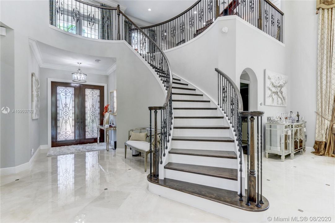 Vendido Recientemente: $1,649,000 (4 camas, 5 baños, 4465 Pies cuadrados)