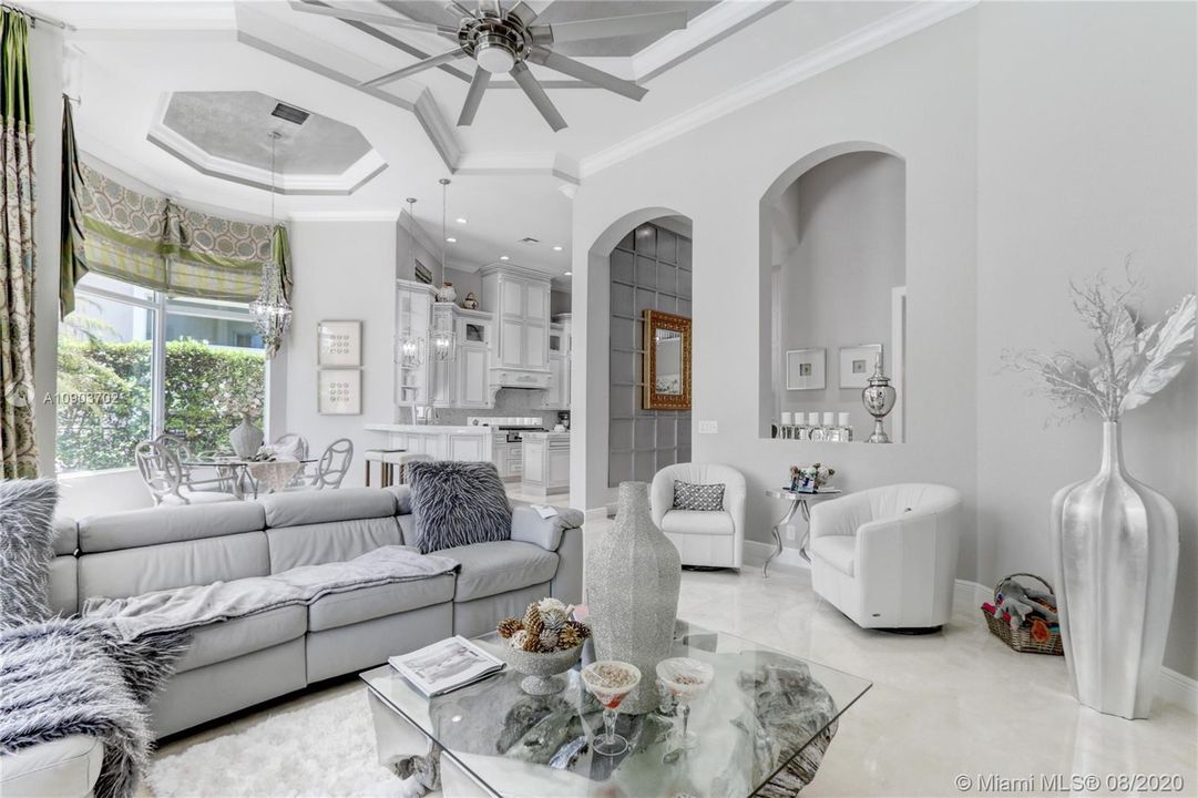 Vendido Recientemente: $1,649,000 (4 camas, 5 baños, 4465 Pies cuadrados)