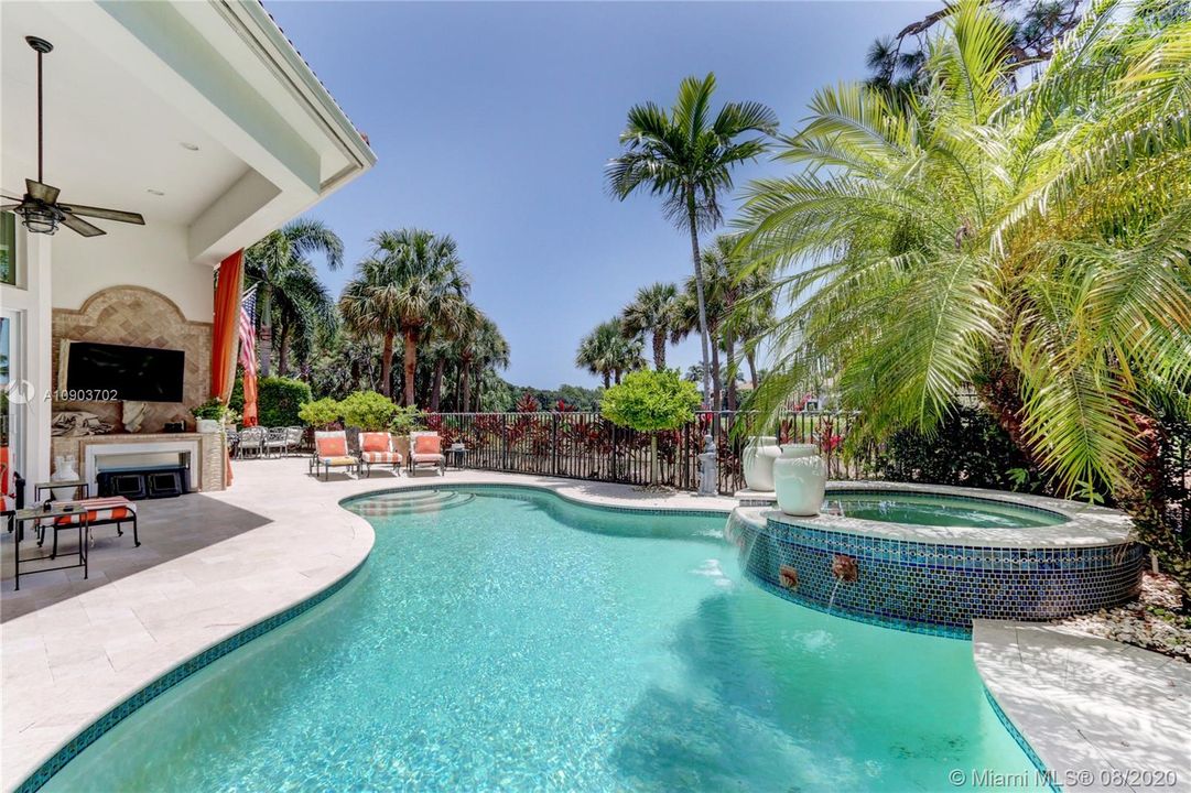 Vendido Recientemente: $1,649,000 (4 camas, 5 baños, 4465 Pies cuadrados)