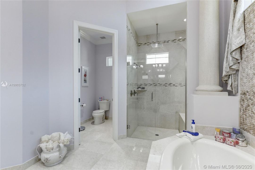 Vendido Recientemente: $1,649,000 (4 camas, 5 baños, 4465 Pies cuadrados)