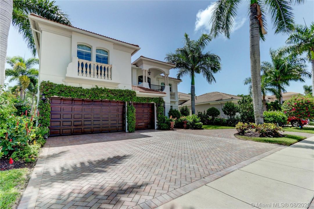 Vendido Recientemente: $1,649,000 (4 camas, 5 baños, 4465 Pies cuadrados)