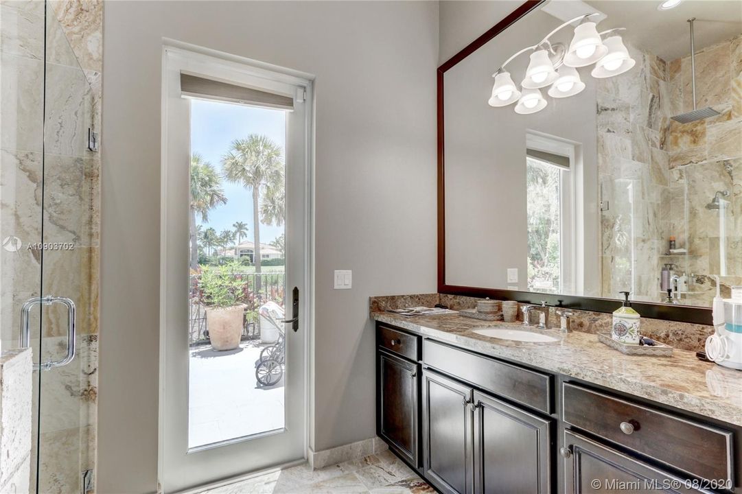 Vendido Recientemente: $1,649,000 (4 camas, 5 baños, 4465 Pies cuadrados)