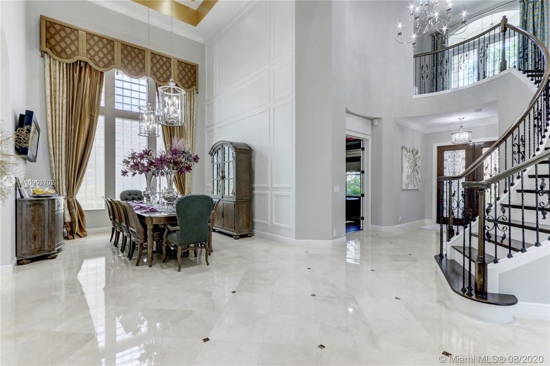 Vendido Recientemente: $1,649,000 (4 camas, 5 baños, 4465 Pies cuadrados)