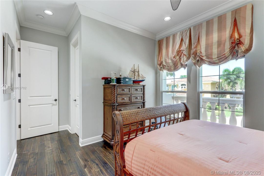Vendido Recientemente: $1,649,000 (4 camas, 5 baños, 4465 Pies cuadrados)
