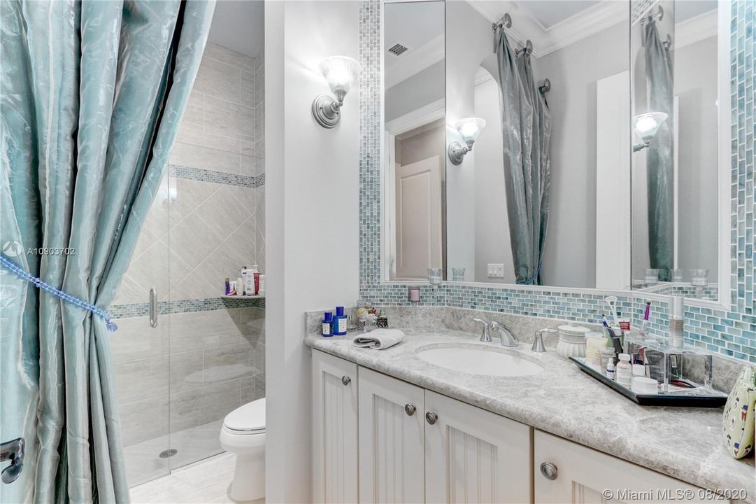 Vendido Recientemente: $1,649,000 (4 camas, 5 baños, 4465 Pies cuadrados)
