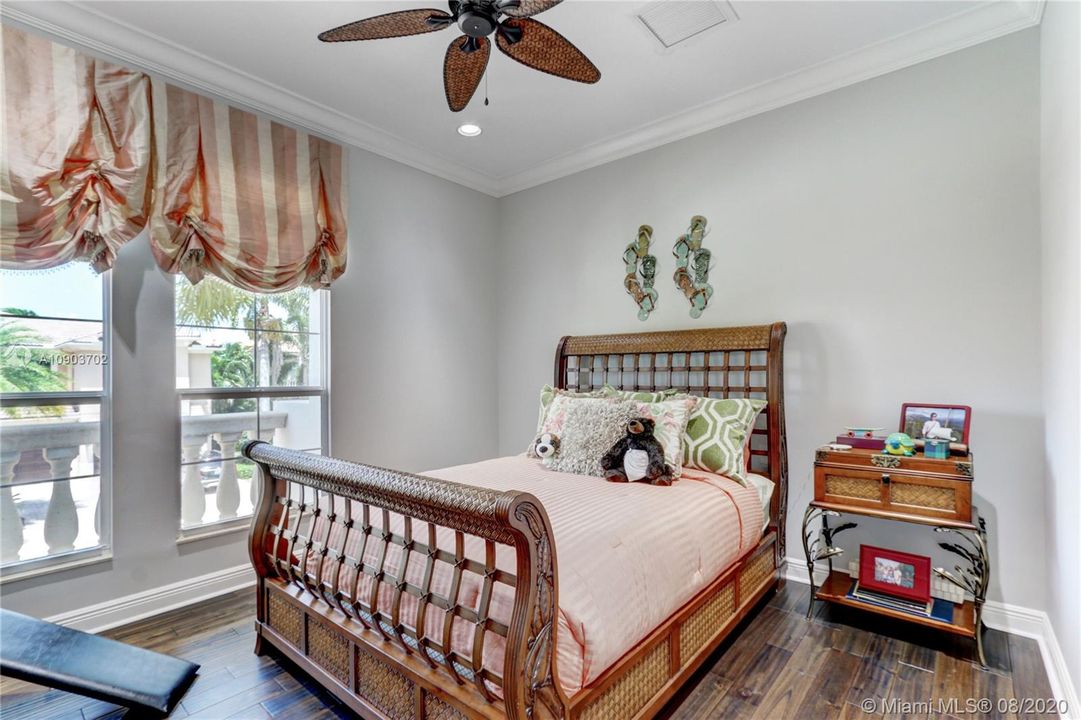 Vendido Recientemente: $1,649,000 (4 camas, 5 baños, 4465 Pies cuadrados)