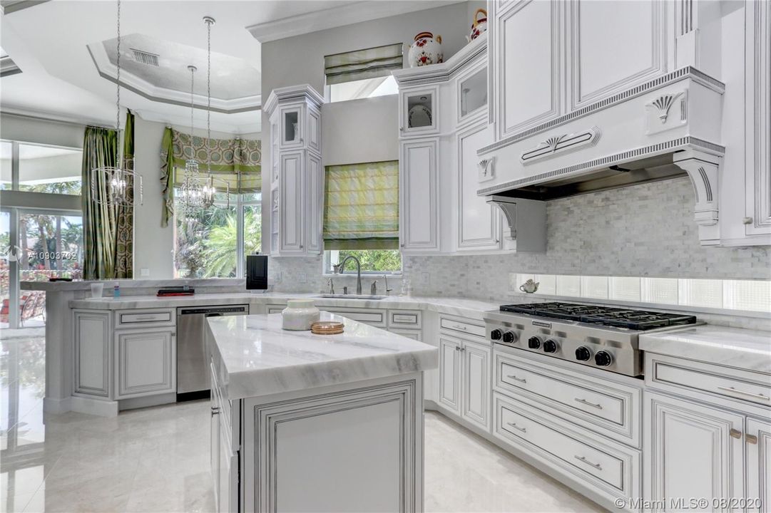 Vendido Recientemente: $1,649,000 (4 camas, 5 baños, 4465 Pies cuadrados)
