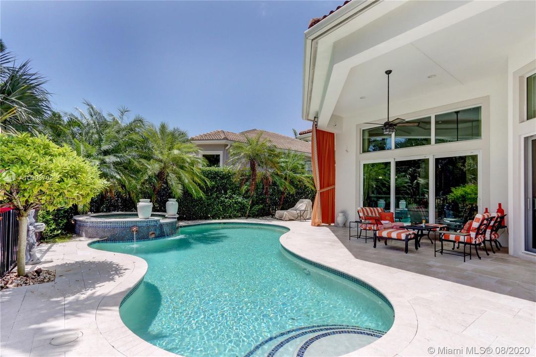Vendido Recientemente: $1,649,000 (4 camas, 5 baños, 4465 Pies cuadrados)