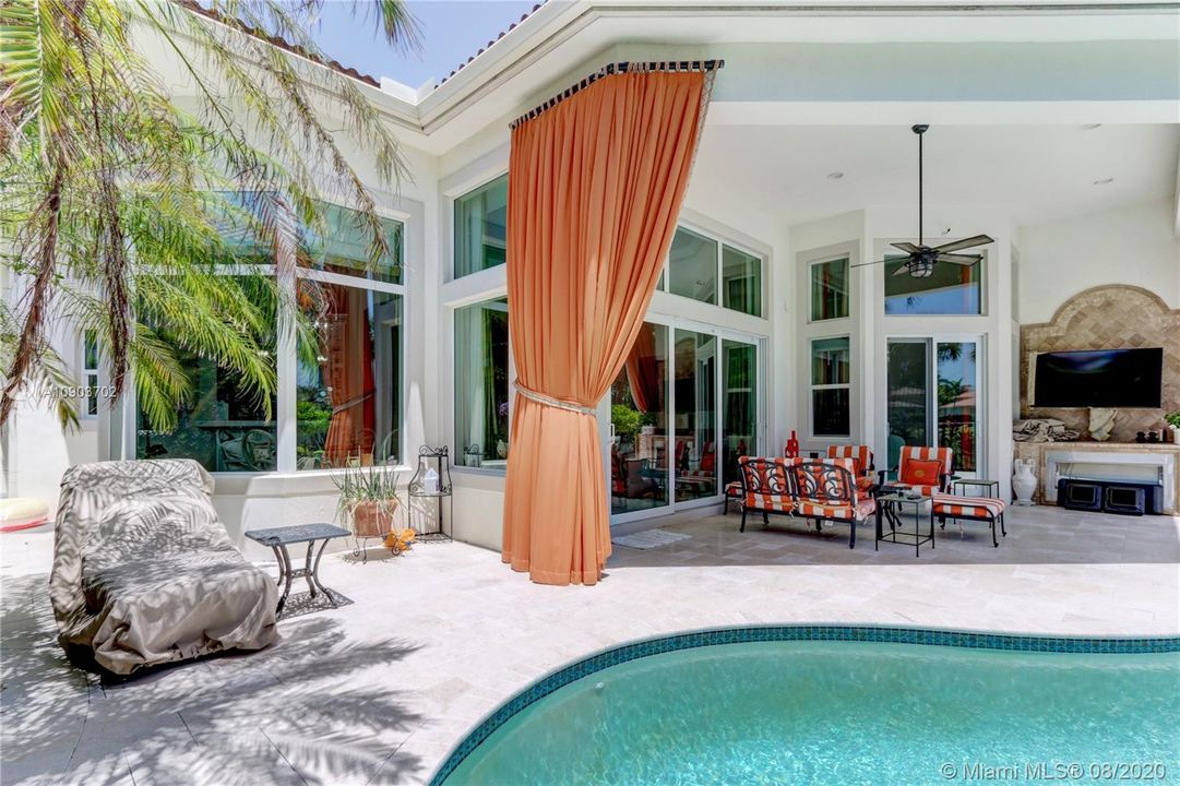 Vendido Recientemente: $1,649,000 (4 camas, 5 baños, 4465 Pies cuadrados)