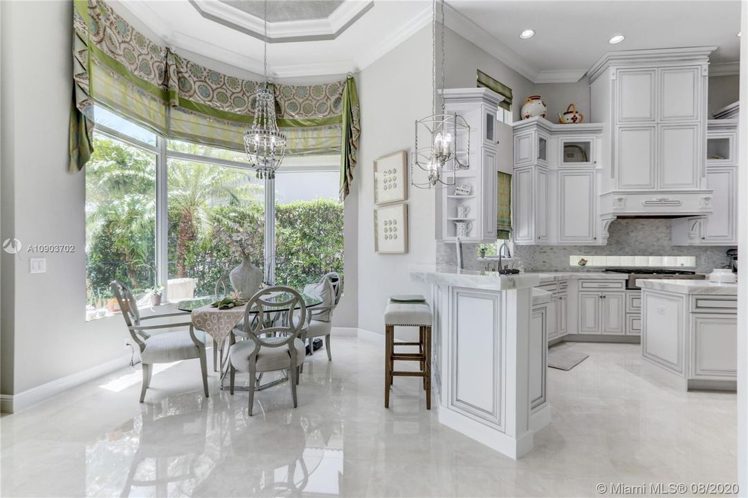 Vendido Recientemente: $1,649,000 (4 camas, 5 baños, 4465 Pies cuadrados)