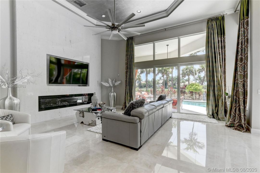 Vendido Recientemente: $1,649,000 (4 camas, 5 baños, 4465 Pies cuadrados)