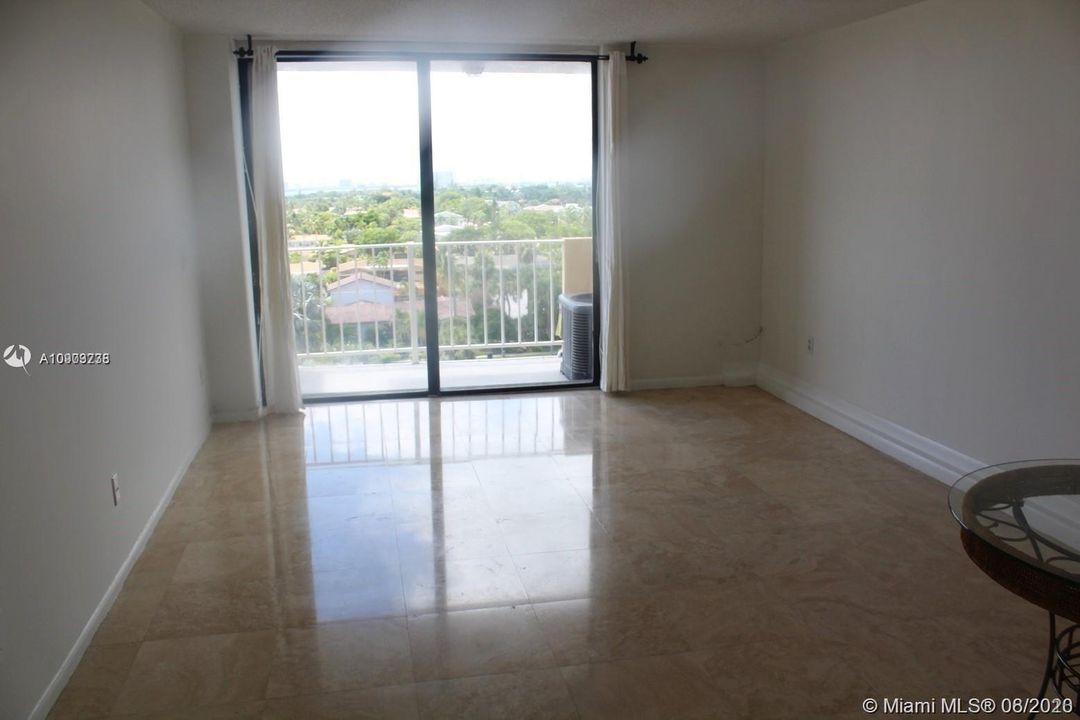 Recently Rented: $1,290 (1 beds, 1 baths, 723 Square Feet)