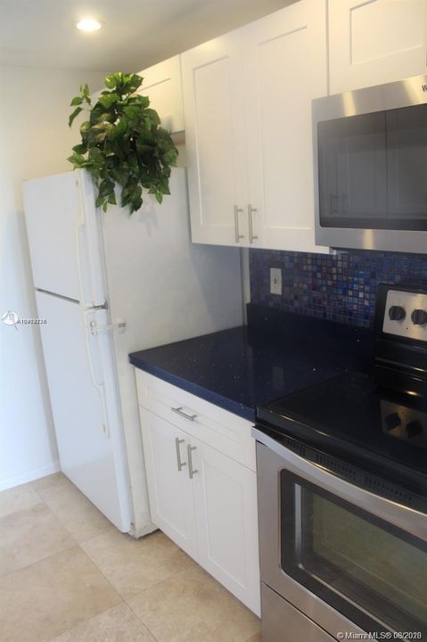 Recently Rented: $1,290 (1 beds, 1 baths, 723 Square Feet)
