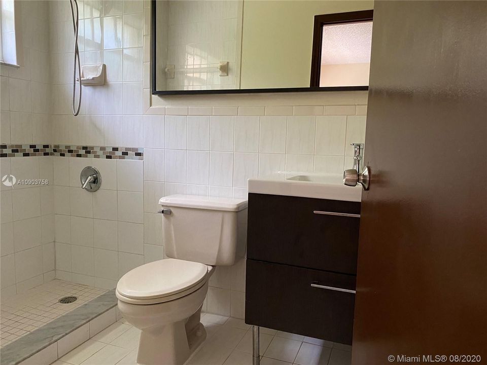 Недавно арендовано: $2,400 (3 спален, 2 ванн, 2968 Квадратных фут)