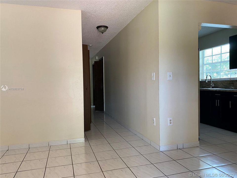 Recently Rented: $2,400 (3 beds, 2 baths, 2968 Square Feet)