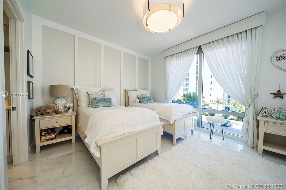 Недавно продано: $1,460,000 (3 спален, 4 ванн, 2445 Квадратных фут)