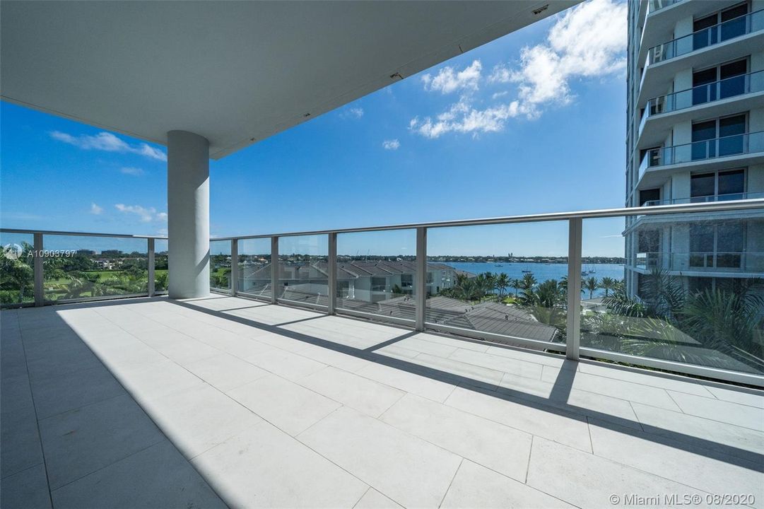 Недавно продано: $1,460,000 (3 спален, 4 ванн, 2445 Квадратных фут)