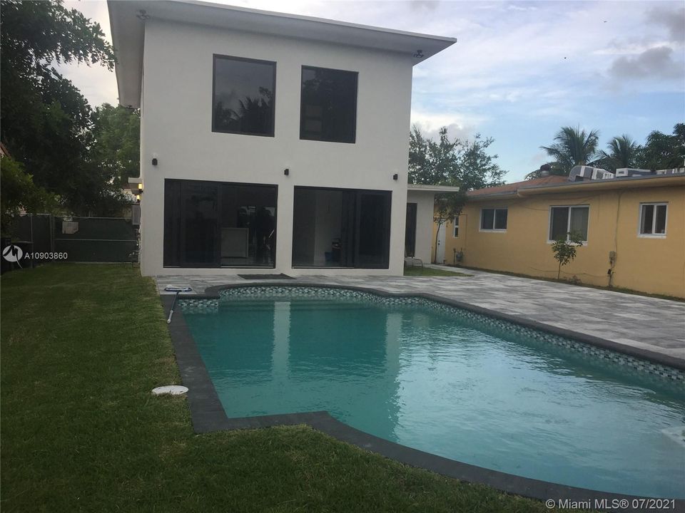 Recently Sold: $1,100,000 (3 beds, 3 baths, 2017 Square Feet)