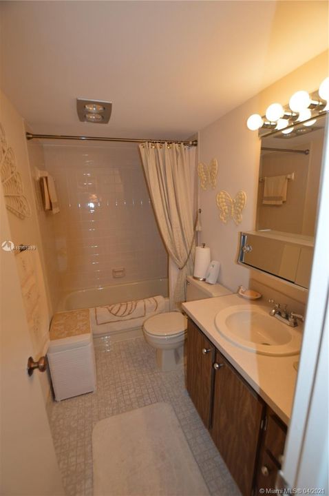 最近租的: $1,600 (2 贝兹, 2 浴室, 1144 平方英尺)