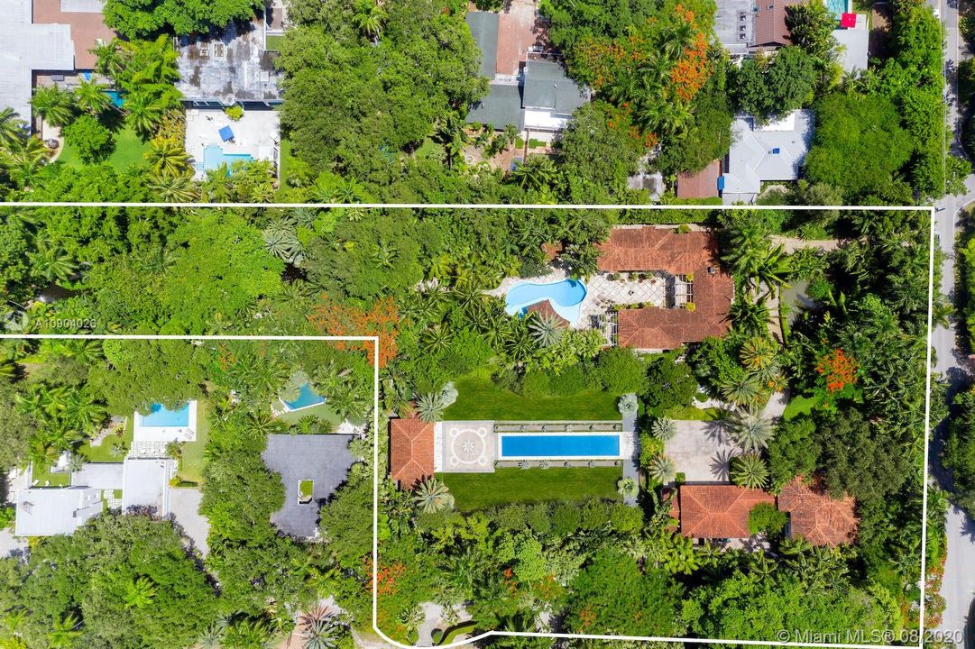 Недавно продано: $17,500,000 (8 спален, 5 ванн, 13283 Квадратных фут)