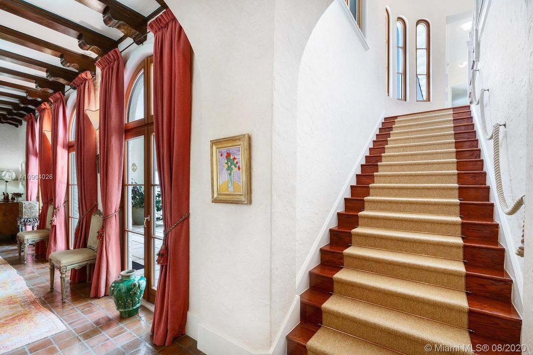 Недавно продано: $17,500,000 (8 спален, 5 ванн, 13283 Квадратных фут)