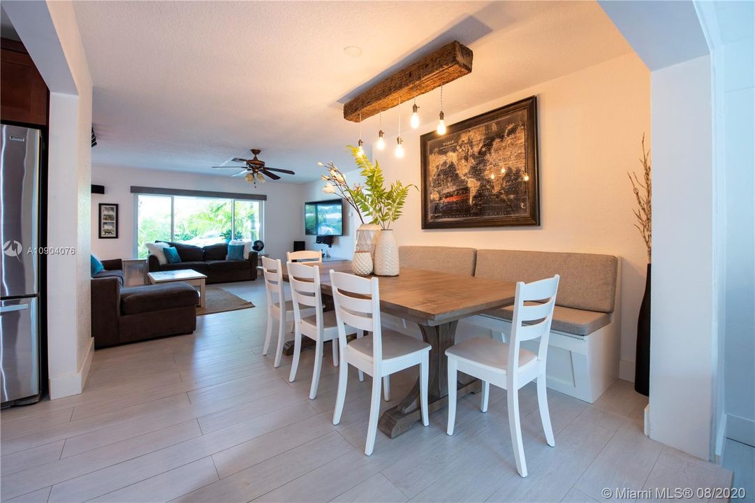 Недавно продано: $429,000 (2 спален, 2 ванн, 1627 Квадратных фут)