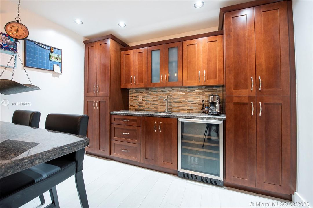 Недавно продано: $429,000 (2 спален, 2 ванн, 1627 Квадратных фут)