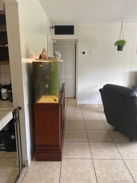 Vendido Recientemente: $160,000 (2 camas, 1 baños, 828 Pies cuadrados)