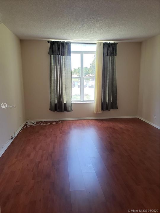 Recently Rented: $950 (1 beds, 1 baths, 800 Square Feet)