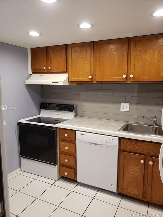 Recently Rented: $950 (1 beds, 1 baths, 800 Square Feet)