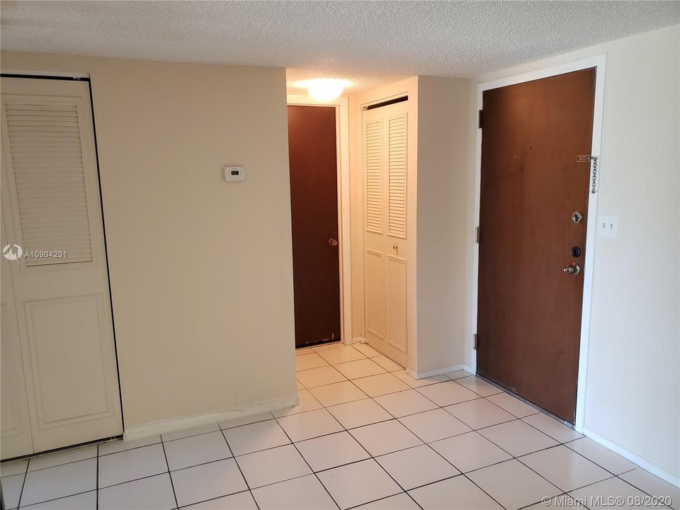 Recently Rented: $950 (1 beds, 1 baths, 800 Square Feet)