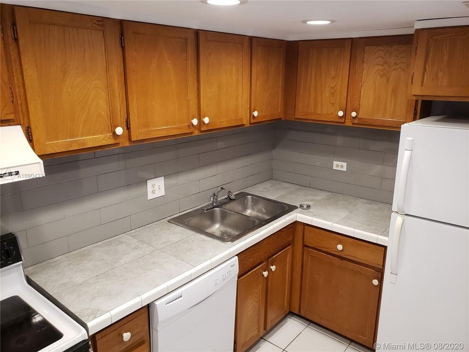 Recently Rented: $950 (1 beds, 1 baths, 800 Square Feet)