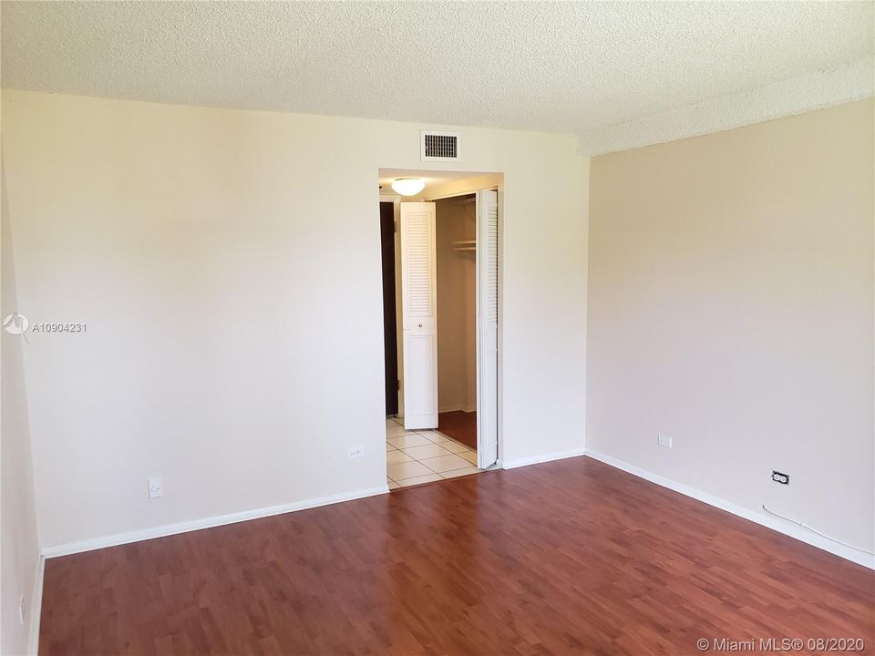 Recently Rented: $950 (1 beds, 1 baths, 800 Square Feet)