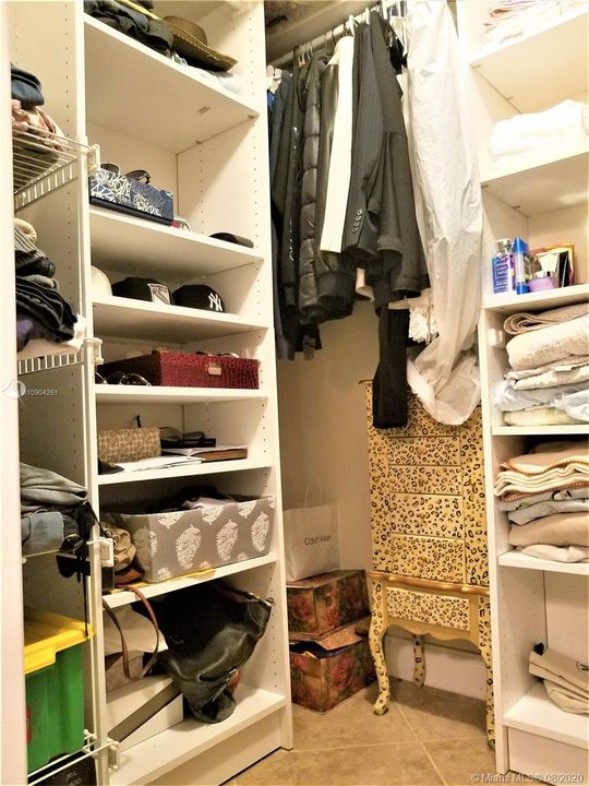 Vendido Recientemente: $295,778 (3 camas, 2 baños, 1301 Pies cuadrados)