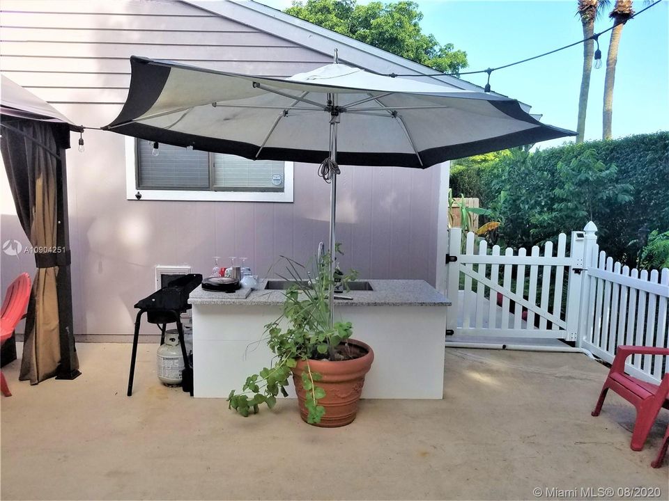 Vendido Recientemente: $295,778 (3 camas, 2 baños, 1301 Pies cuadrados)