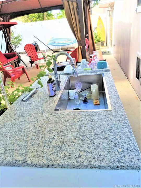 Vendido Recientemente: $295,778 (3 camas, 2 baños, 1301 Pies cuadrados)